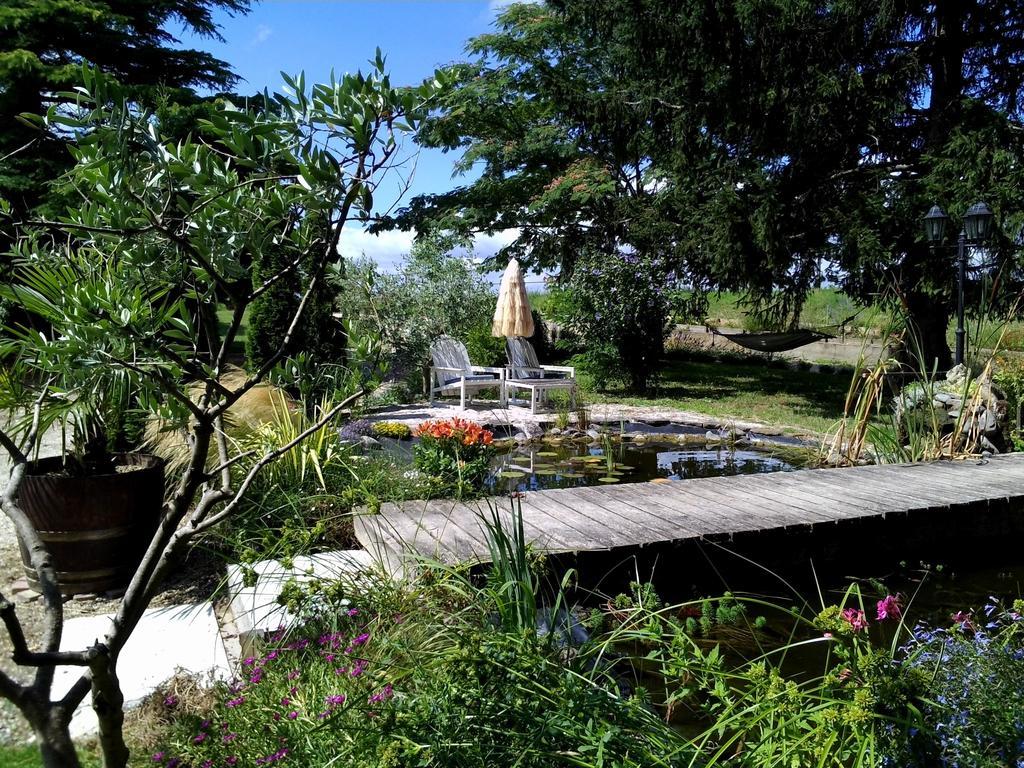 Bed and Breakfast Le Bassin Du Tertre Fronsac  Экстерьер фото
